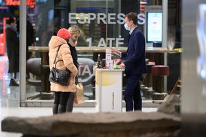 E. parduotuvių veiklos mastai keliskart išaugino darbuotojų poreikį