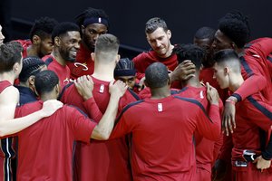 NBA Kalėdos: „Heat“ atidarė savo pergalių sąskaitą, tačiau neteko lyderio