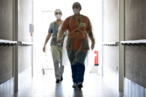 Jungtinėje Karalystėje išplitęs naujos atmainos koronavirusas pirmąkart aptiktas Prancūzijoje 