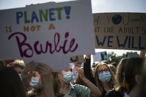 Jaunieji planetos gyventojai nori ištaisyti tėvų padarytas klaidas