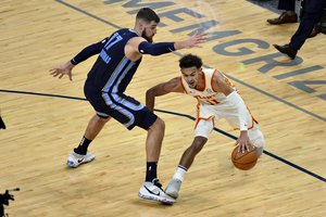 J. Valančiūnas neišgelbėjo „Grizzlies“ nuo košmariškos rungtynių pabaigos