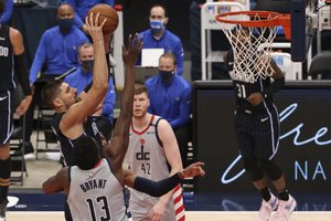 NBA lygoje – kuriozinis dėjimas į savo krepšį