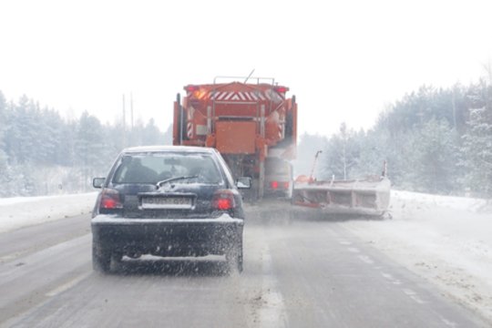 Keliuose yra slidžių ruožų