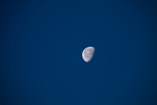 2019 m. nematomoje Mėnulio pusėje nusileido pirmasis kosminis aparatas – Kinijos zondas su mėnuleigiu „Chang’e 4“.<br>123rf