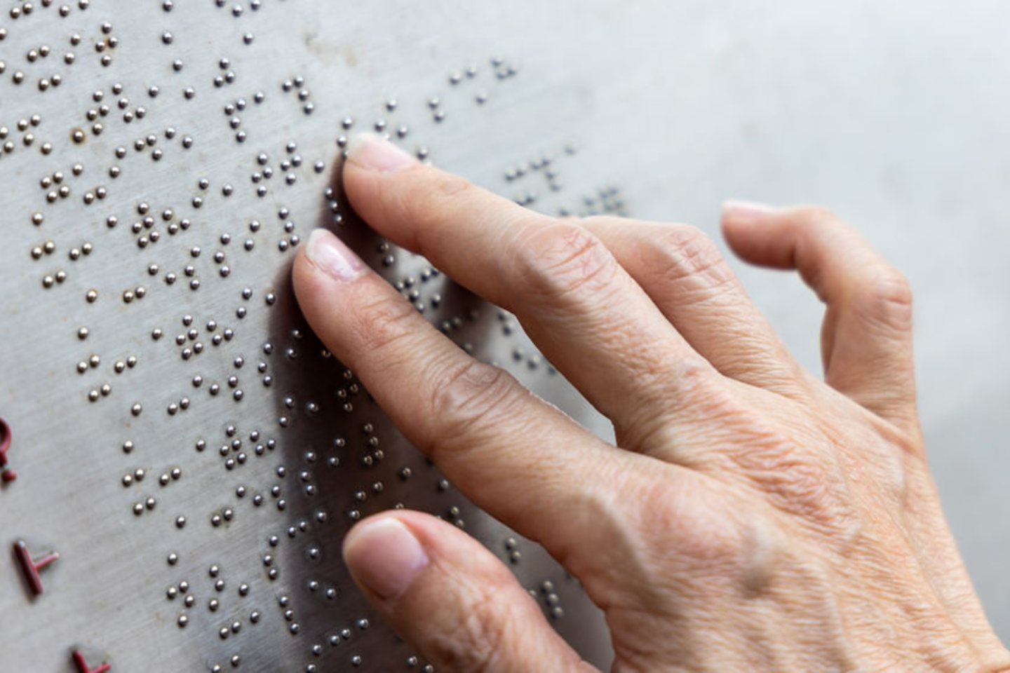 1809 m. gimė prancūzų vargonininkas, 1829 m. sukūręs visame pasaulyje paplitusį aklųjų raštą, dabar vadinamą jo vardu, Louis Braille’is. Mirė 1852 m.<br>123rf