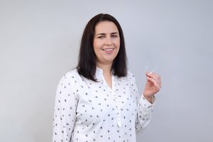 Jauna mama pagaliau drąsiai šypsosis: estetinės problemos neleido pasitikėti savimi ir džiaugtis gyvenimu