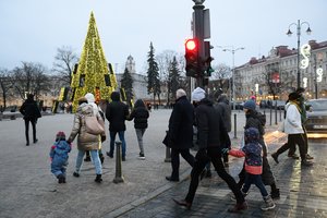 Didžiųjų miestų eglėms skirta per 200 tūkst. eurų, tačiau gyventojai jomis nesidžiaugs: kam reikėjo leisti pinigus