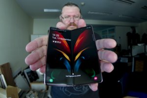 „Samsung Galaxy Z Fold 2 5G“ apžvalga: sėkmingas žingsniavimas išmaniųjų evoliucijos šaka