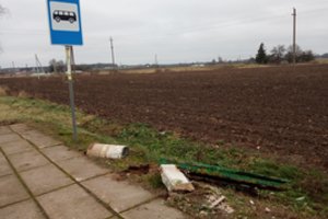 Už „nušluotą“ autobusų stotelę ir pabėgimą gresia dideli nemalonumai: pareigūnai greitai rado kaltininką