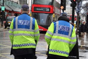 Anglijoje dėl COVID-19 plitimo įsigalios griežti suvaržymai dar milijonams gyventojų