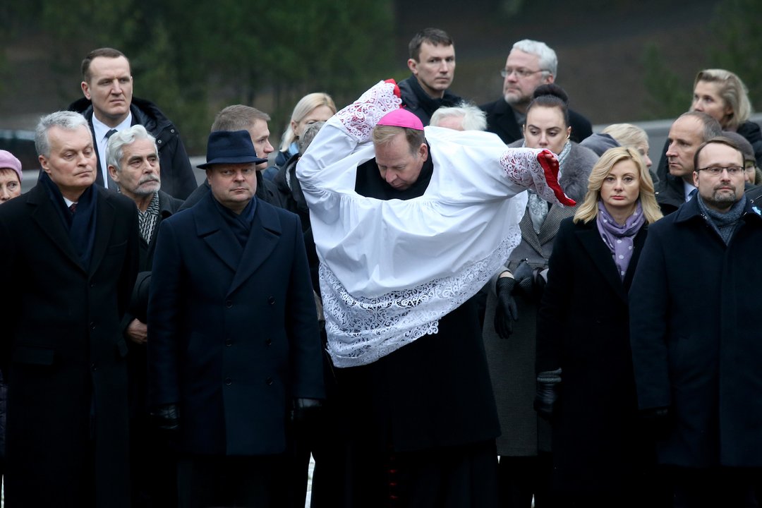 Sausio 13-osios aukų pagerbimas Antakalnio kapinėse.<br>R.Danisevičiaus nuotr.