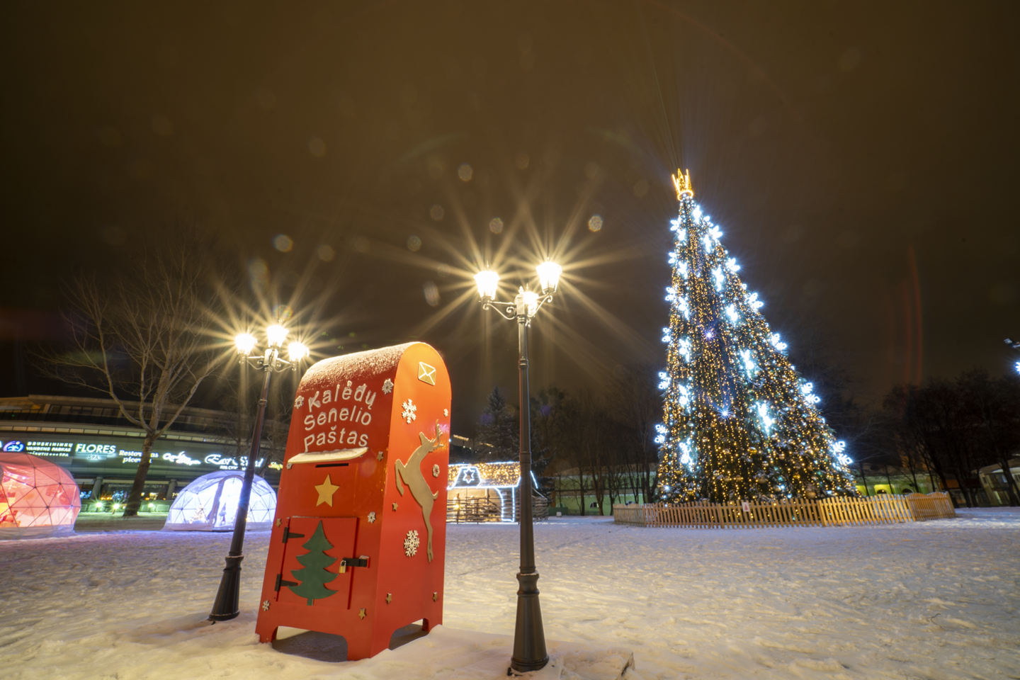 Šiais metais Druskininkai Kalėdas pasitiko kaip niekad spalvingi ir kupini staigmenų.<br>Druskininkų m. savivaldybės nuotr.