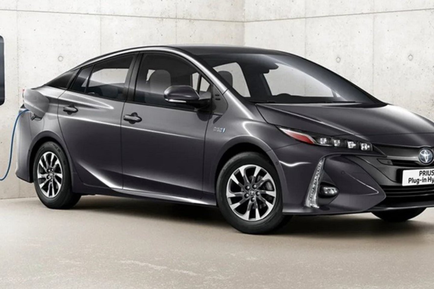 Kasmetinėje Japonijos automobilių gamintojų asociacijos konferencijoje „Toyota“ generalinis direktorius Akio Toyoda pradėjo siautėti dėl elektra varomų automobilių.<br>Gamintojo nuotr.