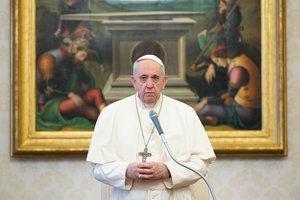 Popiežius dėl sveikatos problemų nedalyvaus dvejose Naujųjų metų mišiose