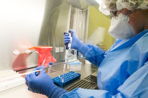 Per praėjusią parą nustatyta beveik 1500 naujų koronaviruso atvejų ir 25 mirtys