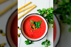 Burokėlių sriubai ypatingo skonio suteikė vienas neįprastas ingredientas