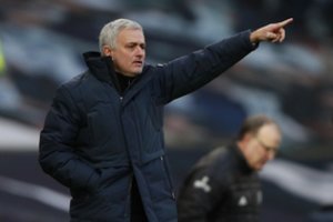 Garsių „Premier“ lygos trenerių kaktomušoje triumfavo J. Mourinho