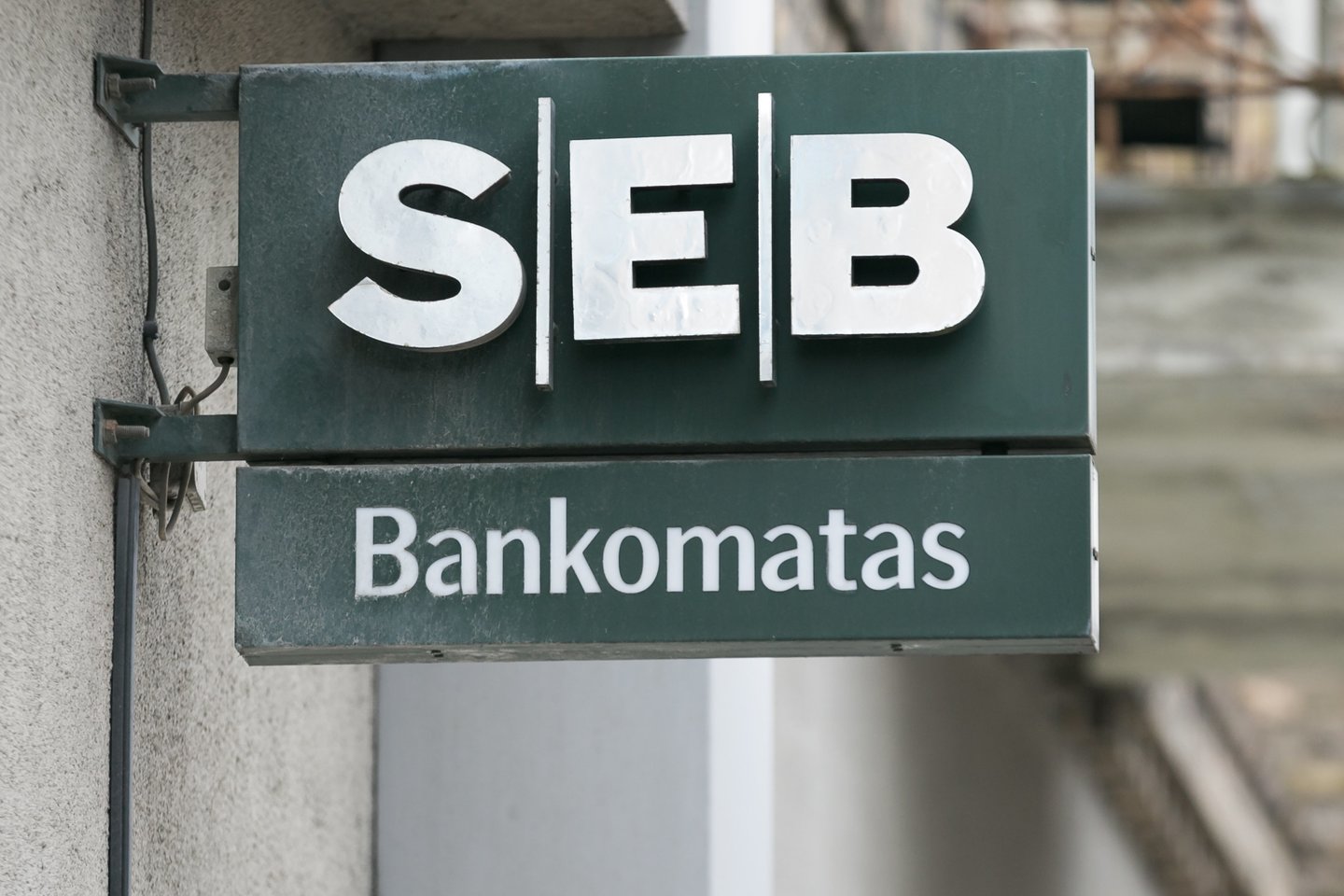 Dalis Lietuvos bankų metų pradžioje atnaujins paslaugų įkainius. Su grynaisiais pinigais susijusios operacijos kai kur brangs.<br>T.Bauro nuotr.