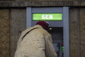 Blogos žinios grynųjų mėgėjams: kai kurie bankai metų pradžioje keis paslaugų įkainius