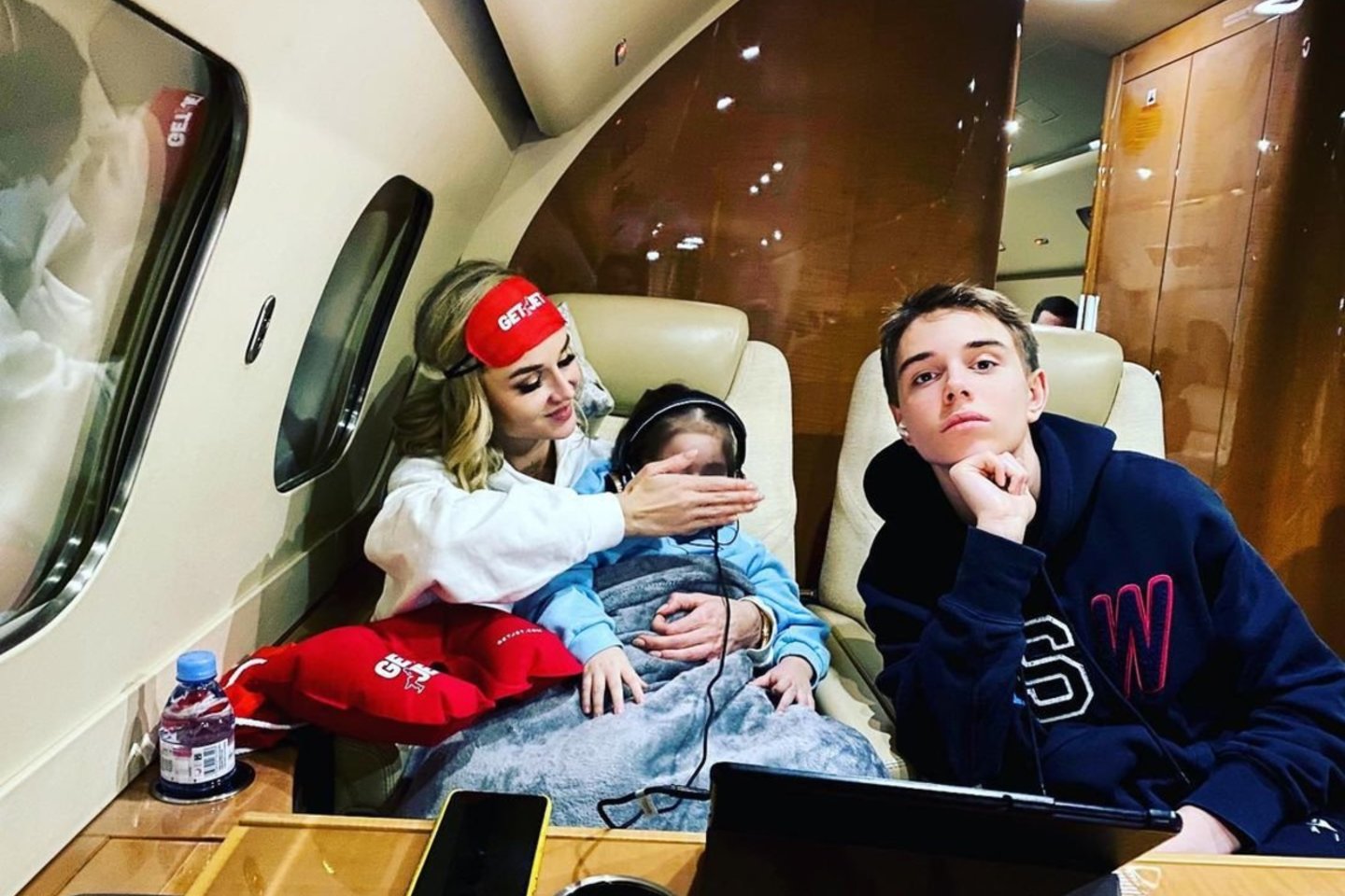 Polina Gagarina su dukra Mija ir sūnumi Andrejumi.<br>Instagram nuotr.