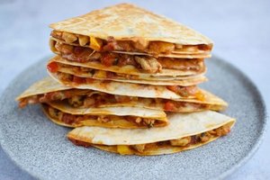 Kesadilijos su vištiena: paprasta, greita, taupu ir gardu