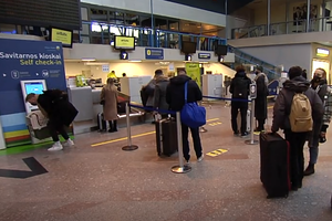 Keliautojai veržiasi ten, kur tik leidžiama – pigias keliones tenka pamiršti  