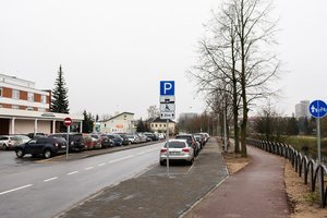Panevėžyje galima surasti daug nemokamų vietų pasistatyti automobilį: vietos turi net medikai