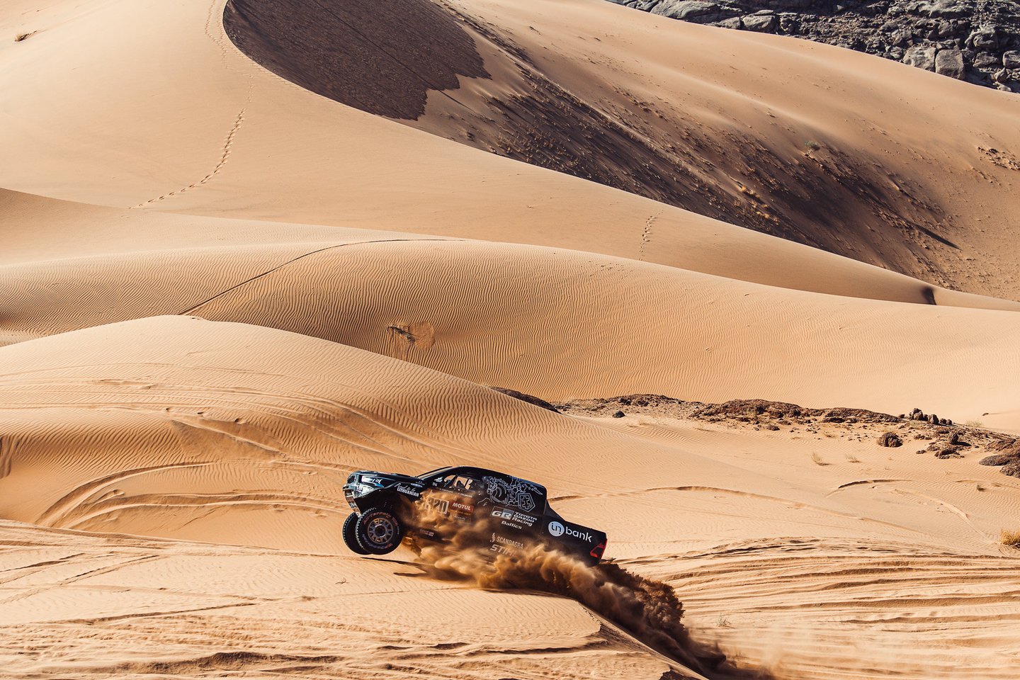 Pirmadienį, sausio 4-ąją, į Saudo Arabijos smėlynus pasukę Dakaro dalyviai startavo antrajame šių metų ralio maratono etape.<br>Marian Chytka nuotr.