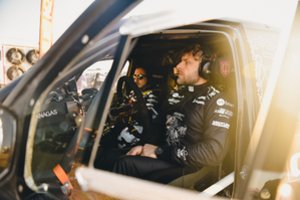 Nugaros skausmus kenčiantis Benediktas Vanagas atkovojo Dakaro starte prarastas minutes