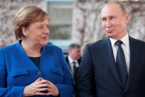 V. Putinas ir A. Merkel aptarė vakcinos nuo koronaviruso bendros gamybos galimybes