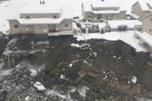 Gelbėjimo tarnybos nebesitiki purvo nuošliaužoje Norvegijoje rasti gyvų žmonių