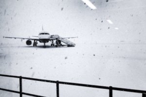 Galinga pūga Japonijoje sutrikdė oro uostų veiklą, atšaukta 200 skrydžių