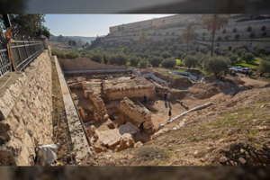 Legendinės išdavystės vietoje aptiko ritualinį statinį