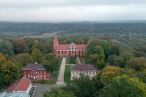  „Dvarų dėlionėje“ – oranžerijos, parkai,  apartamentai ir net trys aligatoriai