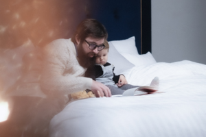 Įrodyta, kad saldaus ir kokybiško miego receptas – pasaka prieš miegą