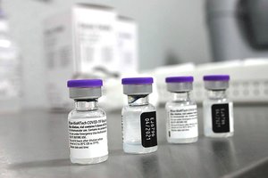 „BioNTech“: vakcina „neutralizuoja“ svarbią JK ir PAR koronaviruso atmainų mutaciją