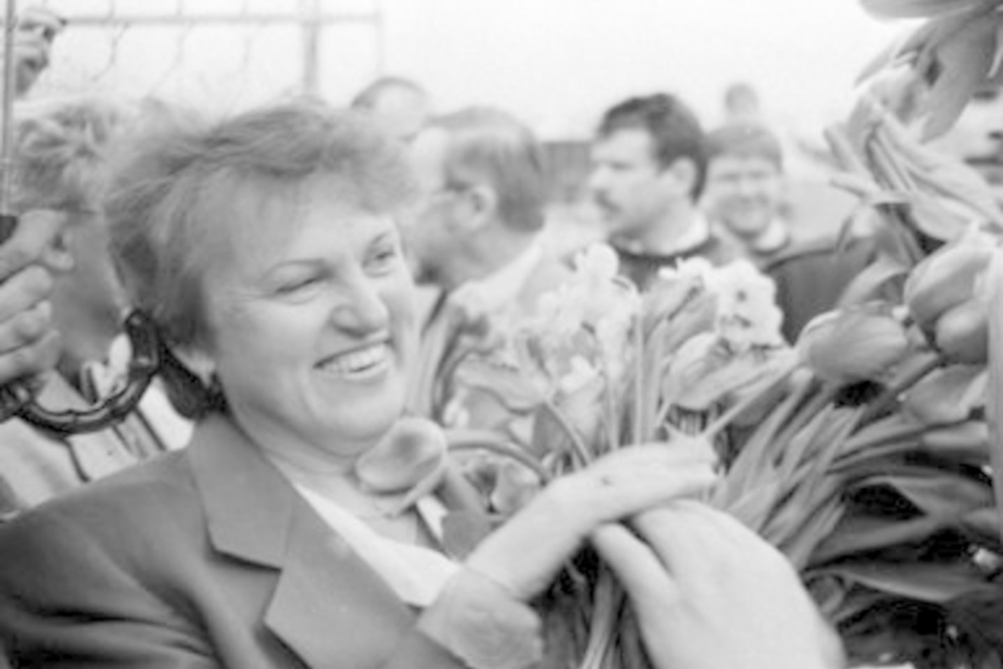 K.Prunskienė.Ministrės pirmininkės pasitikimas aerostotyje po vizitų į JAV ir vakarų šalių vadovus 1990 m.<br>P.Lileikio nuotr.