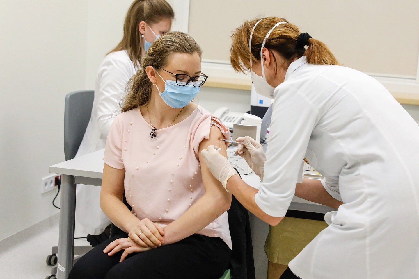 SAM: gydymo įstaigos galės naudoti šeštą „BioNTech“ ir „Pfizer“ vakcinos dozę.