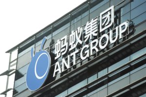 Pekinas gali užčiaupti ir įžymybes – neberegėt iš valdžios pasišaipiusio „Alibaba“ įkūrėjo    