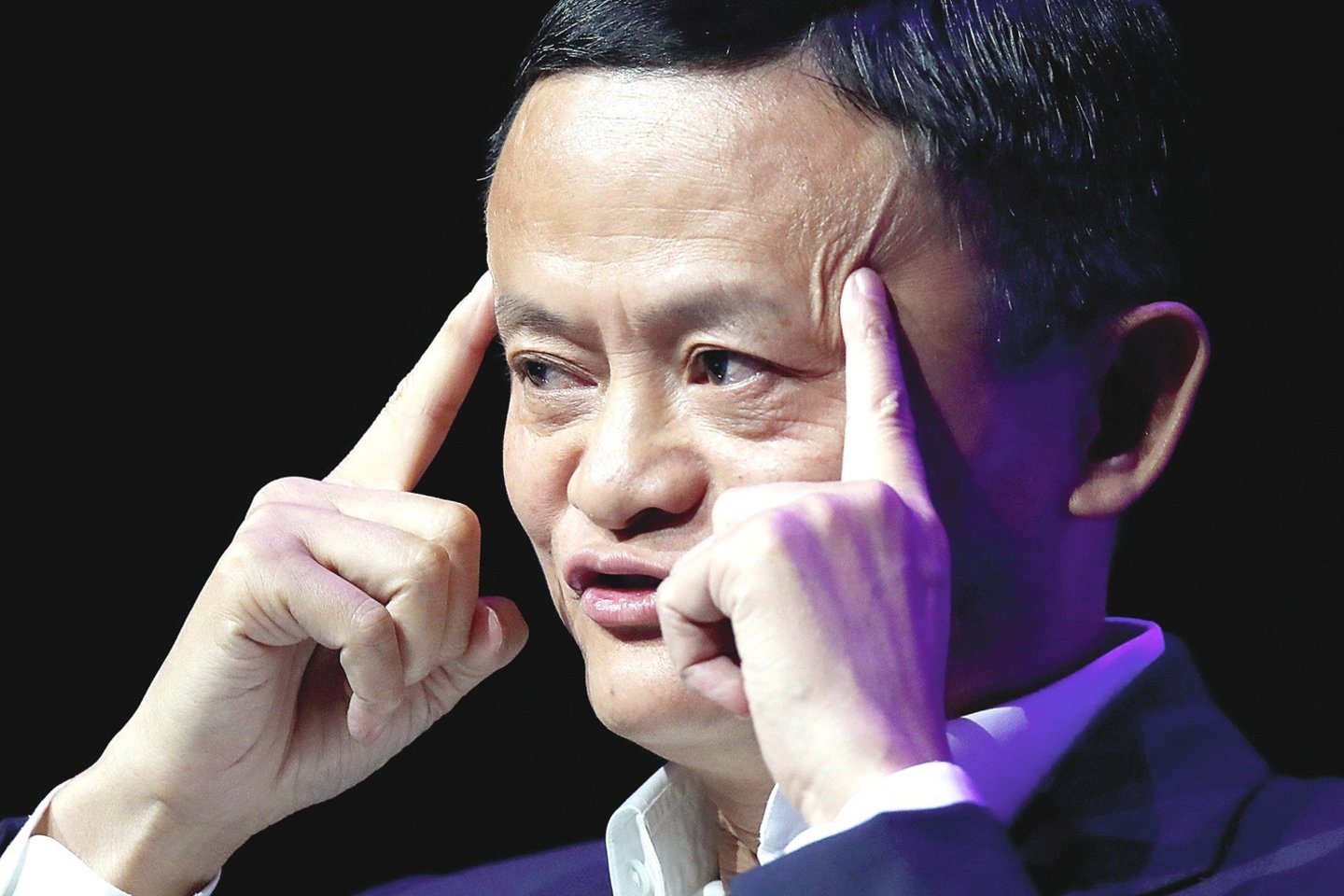 Antrinės „Alibaba Group“ įmonės „Ant Financial“ daug žadantis žygis į biržą buvo sustabdytas, o pats kompanijos įkūrėjas J.Ma pastaruoju metu tarsi pranyko.<br>„Scanpix“ nuotr.
