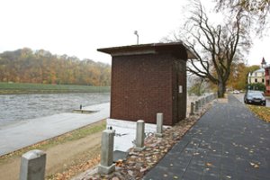 Menininkai sumanė papuošti nuobodų pastatą senamiestyje