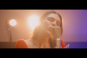 Milda Rasilavičiūtė pristato akustinę grupės „Depeche Mode“ dainos versiją