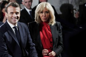 Prancūzijos pirmoji ponia B. Macron atskleidė: per šventes ji sirgo koronavirusu