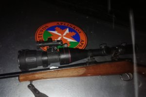 Miške prie Utenos pareigūnai sulaikė asmenį su užtaisytu ginklu: paaiškėjo, kad tai žinomas vietinis veikėjas