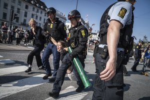 Danijoje per demonstracijas prieš karantino priemones areštuoti 9 asmenys