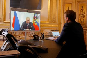 V. Putinas ir E. Macronas aptarė būsimą lyderių susitikimą dėl Kalnų Karabacho