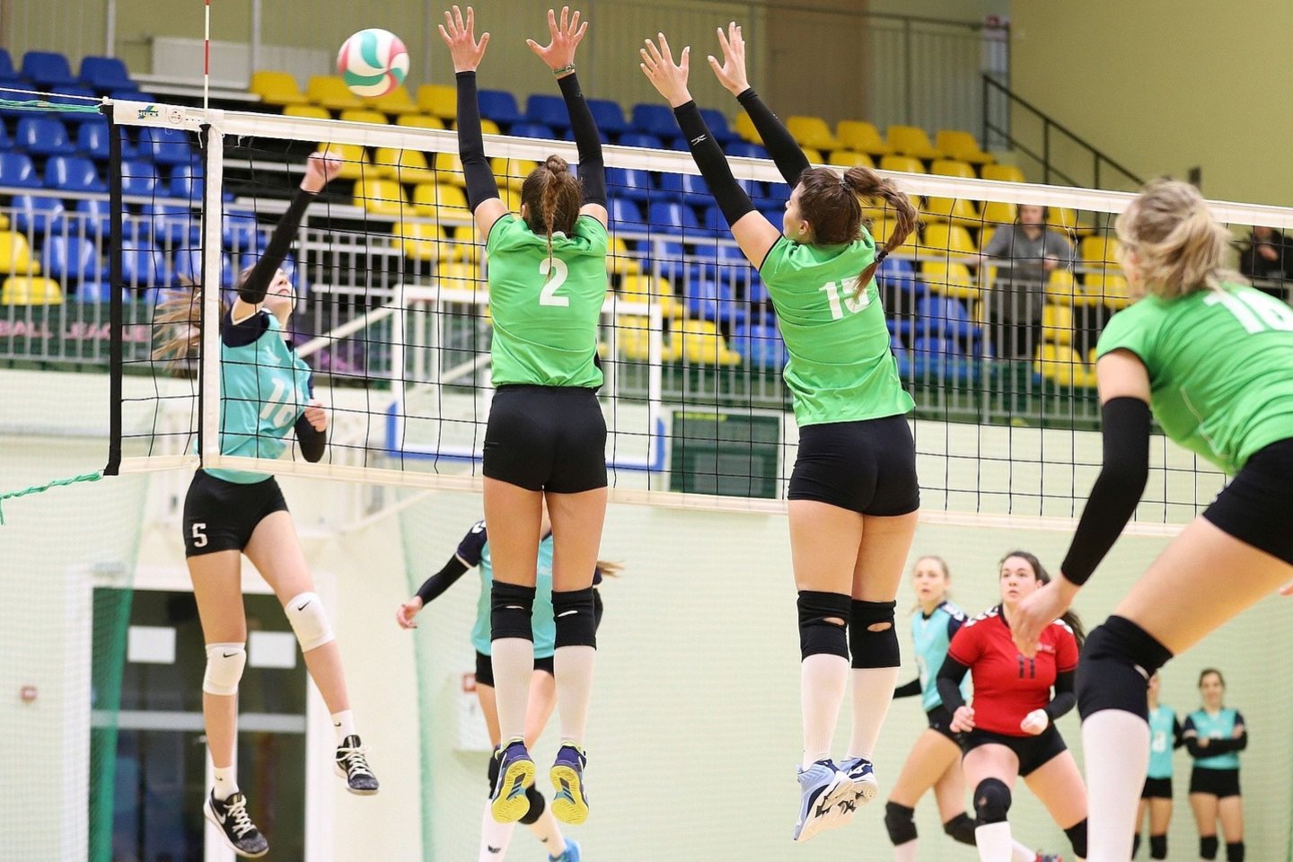 Alytaus „Prekybos-Paramos“ tinklininkės 3-0 įveikė Kauno „Svajos“-LSU komandą.