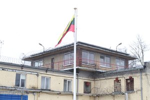 Siūloma pavojingus kalinius iš atvirųjų kolonijų perkelti į pataisos namus