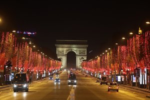 Eliziejaus Laukų prospektas virs nauju Paryžiaus sodu