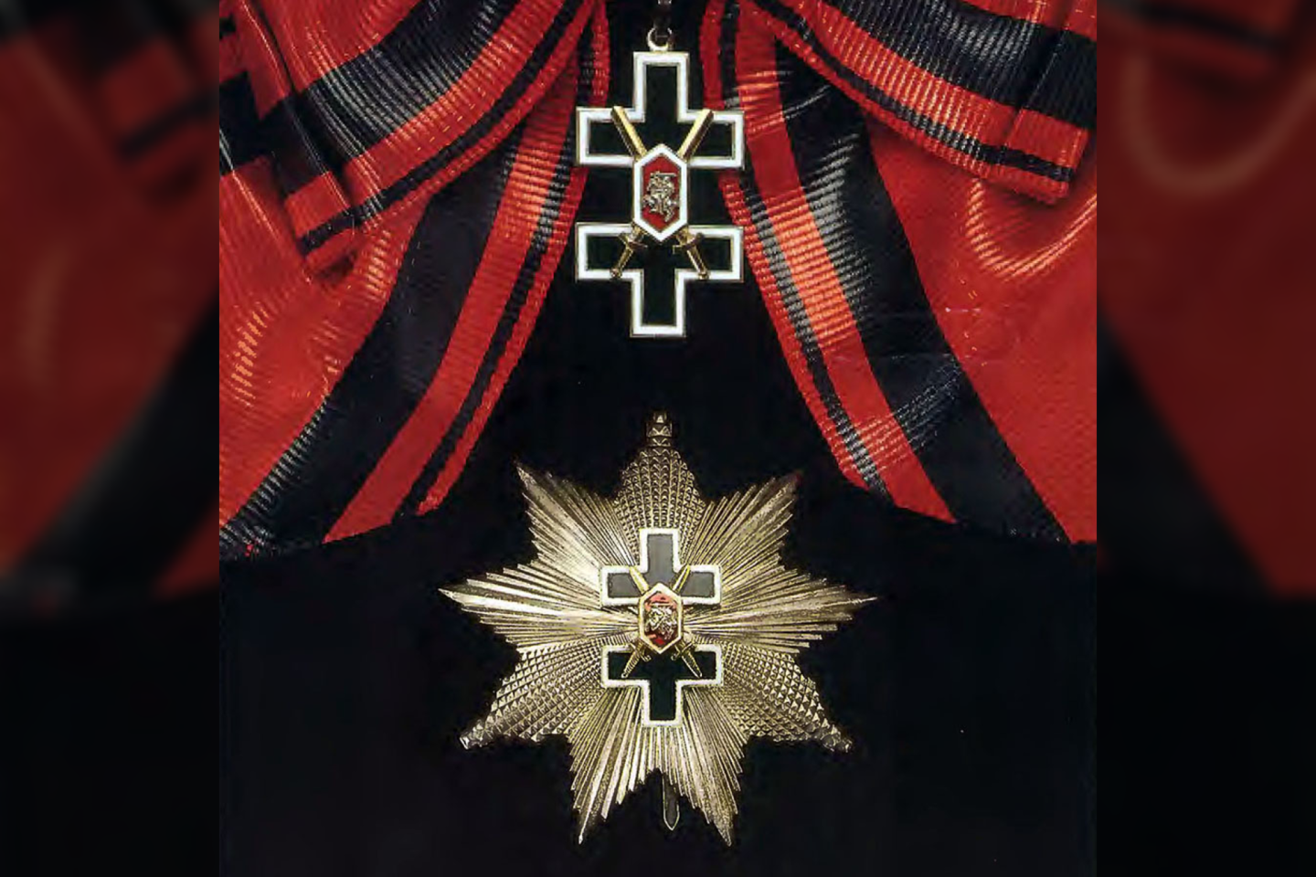 1991 m. atkurtas Lietuvos Respublikos apdovanojimas Vyčio Kryžiaus ordinas. Juo tos pačios dienos Aukščiausiosios Tarybos Prezidiumo nutarimu pirmieji apdovanoti žuvusieji už laisvę Sausio 13‑ąją. 1919 m. liepos mėn. įsteigtas ordinas „Už Tėvynę“ 1920 metais buvo pavadintas Vyties Kryžiumi, 1927–1930 metais teiktas kaip Vyties Kryžiaus ordinas.